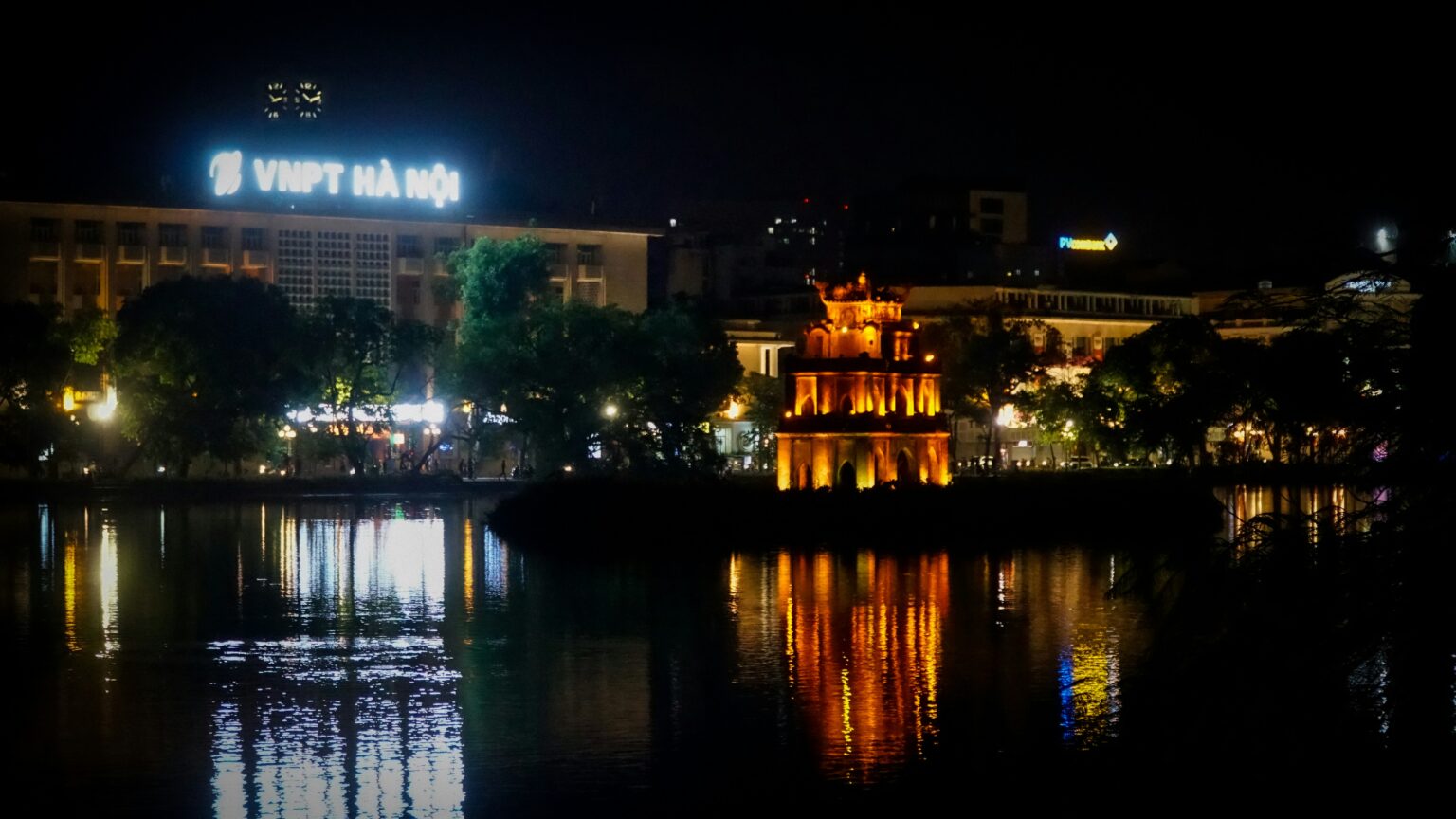 Hanoi Nightlife: A Fun Night Guide to Vietnam’s Lively Capital City Hanoi Nightlife: A Fun Night Guide to Vietnam's Lively Capital City